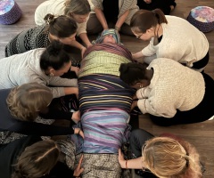 getragen-gehalten-geschlossen-